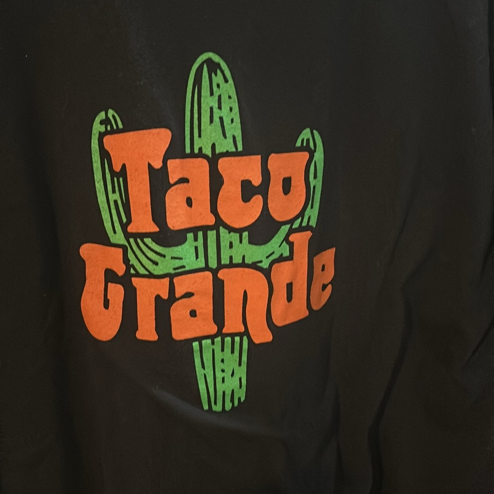 Black T-shirt size large - Taco 🌮 Grande 🌵